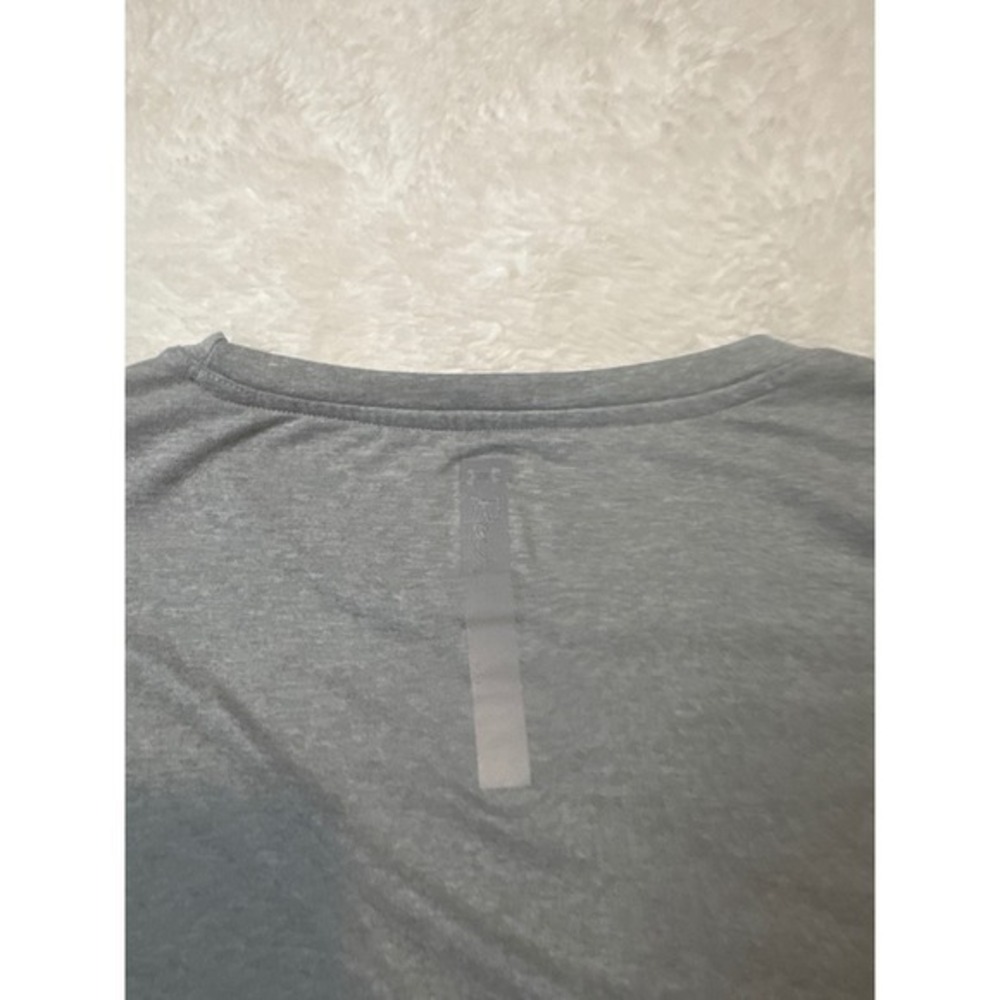 Under Armour T-Shirt Womens Small Grey Excellent HeatGear Run Graphic Tee - Picture 3 of 3